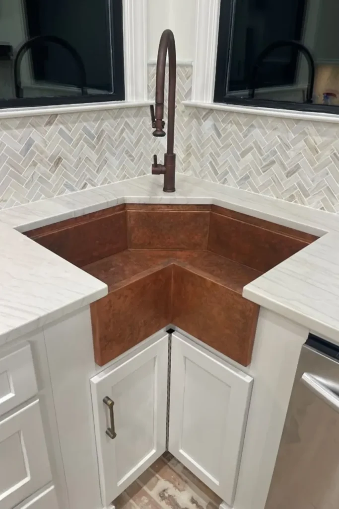 Corner Sink with Smart Faucet Placement